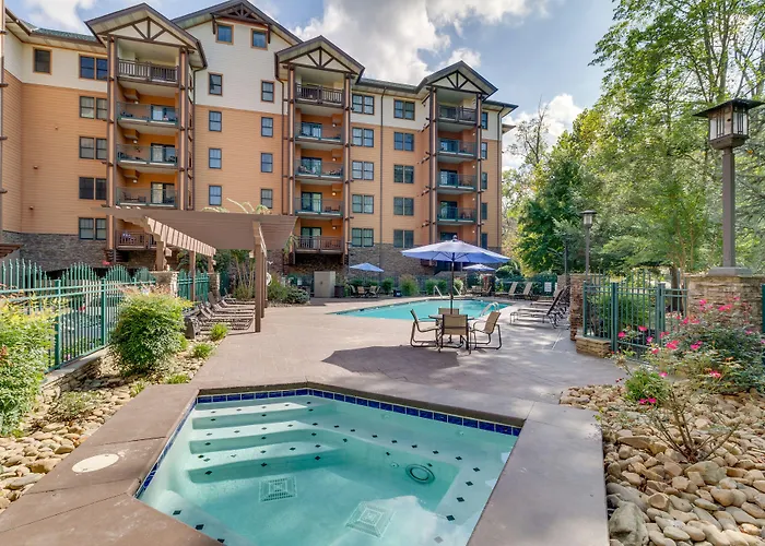 Pool Villa: Baskins Creek Condos