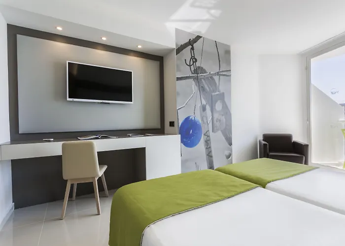 Hotel familiar: The Ibiza Twiins - 4* Sup
