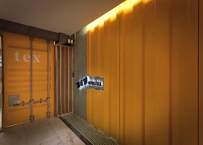 Hotel near College: Ximen Wow Hostel