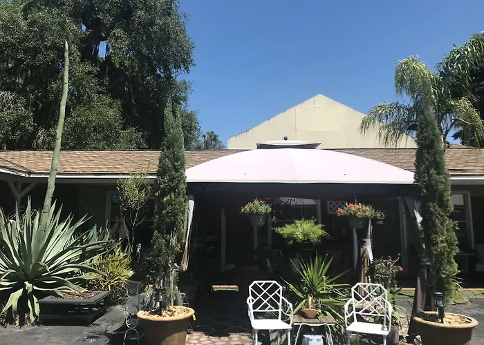 Shamrock Cove Inn