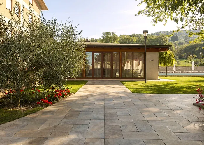 Hotel con piscina: Catignano Hotel