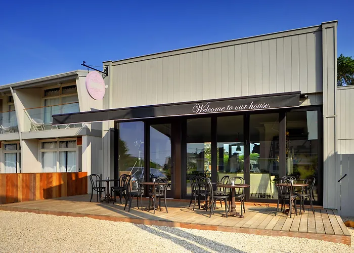 5 star hotel: The Montauk Beach House