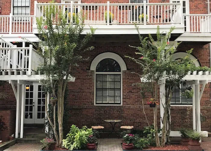 The Front Street Inn