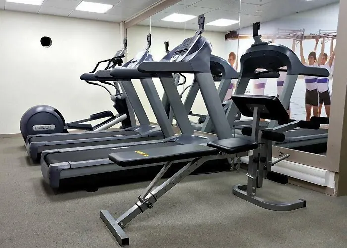 Airport Hotel: Golden Crown Haifa