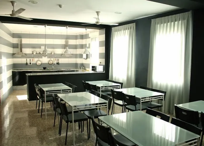 Quart Youth &Apartments