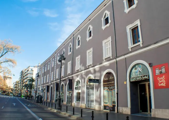 Quart Youth &Apartments
