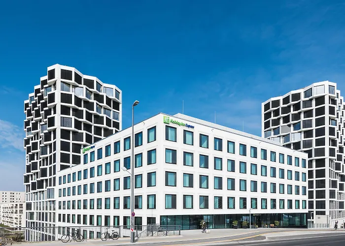 Holiday Inn Express City West By Ihg
