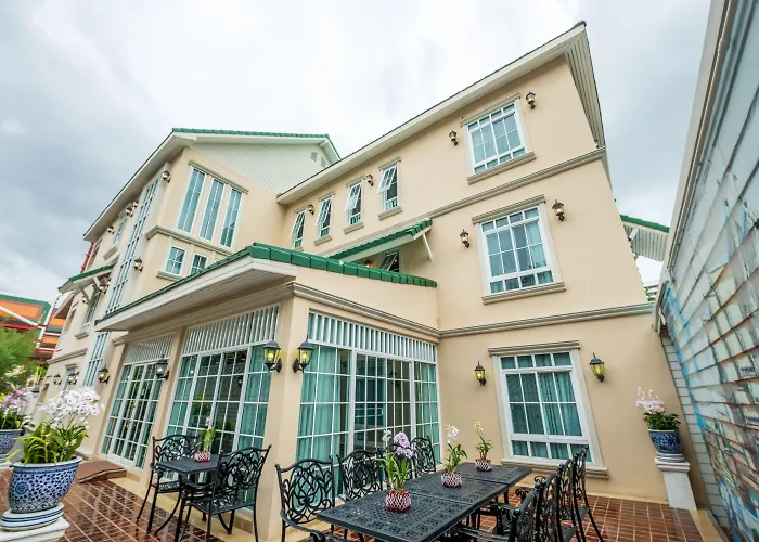 Family Hotel: The Orchid House 153