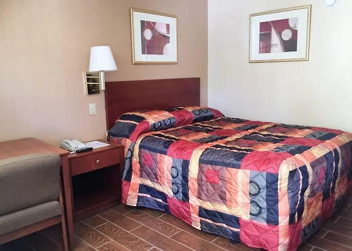 Pet Friendly hotel: Bama Inn