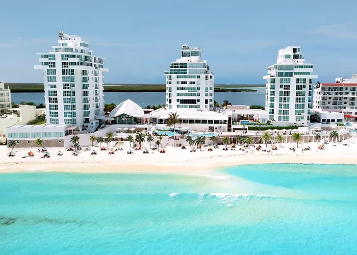 Pet Friendly hotel: Oleo Cancun Playa All Inclusive Resort