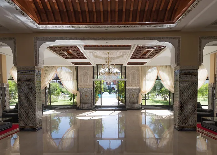 Hotel with pool: Ennakhil Marrakech Hotel & Spa