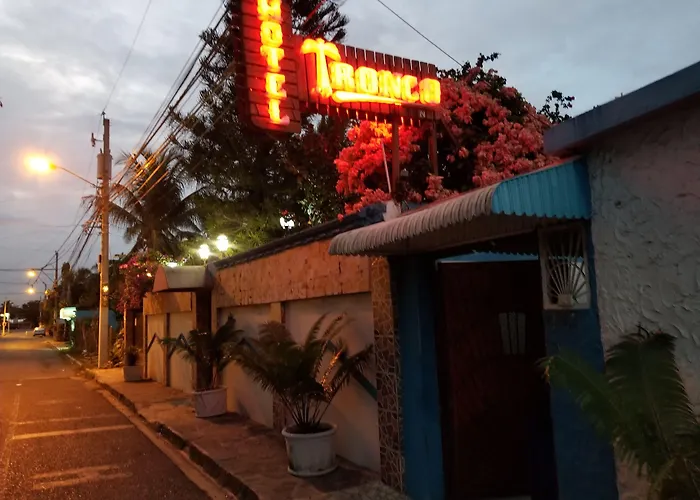 Central hotel: Hotel El Tronco Inc