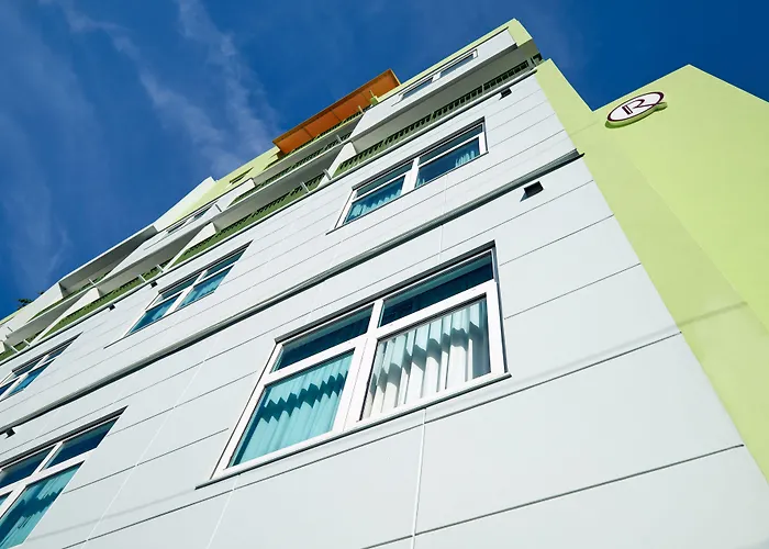 Spa Hotel: R Hotel Kingston