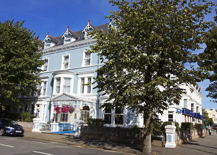 Resort: Evans Hotel