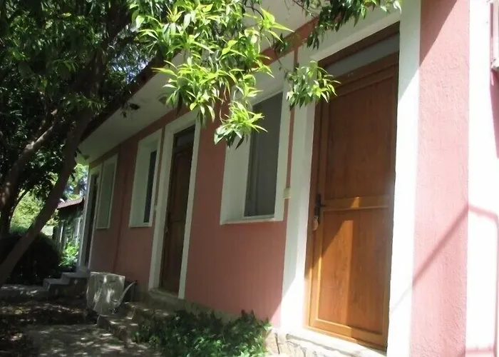 Lindos Pension