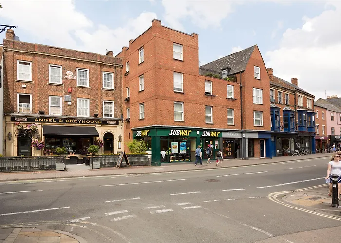 Spacious 4 Bedroom Apartment In Oxford City Centre, Near Colleges & Botanical Gardens