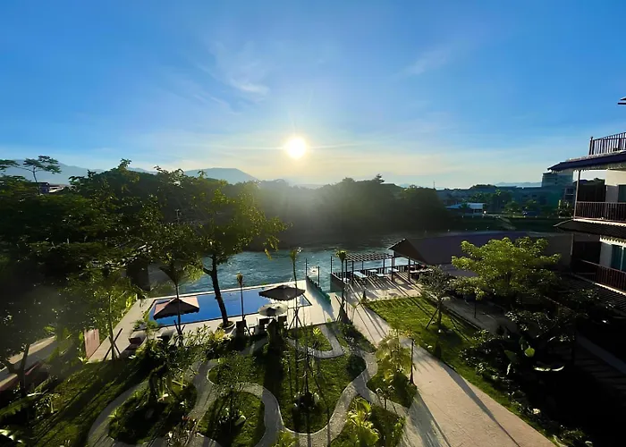 Intimate Riverside Resort