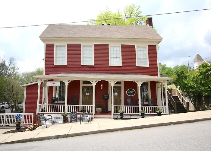 The Dahlonega Square Hotel