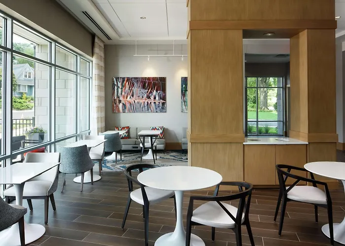 Hampton Inn & Suites Teaneck/Glenpointe
