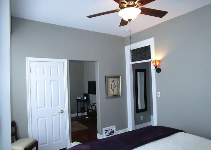 Hotels With Four Stars Sir Isaac Brock B&B Luxury Suites