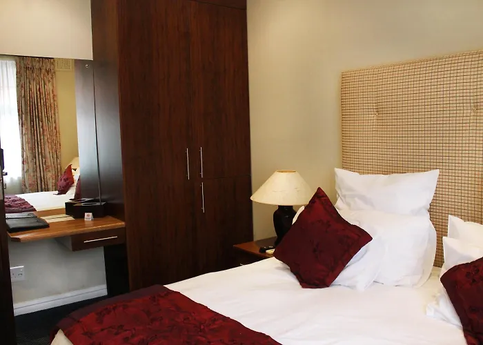 Guest house: Silver Oaks Boutique Hotel