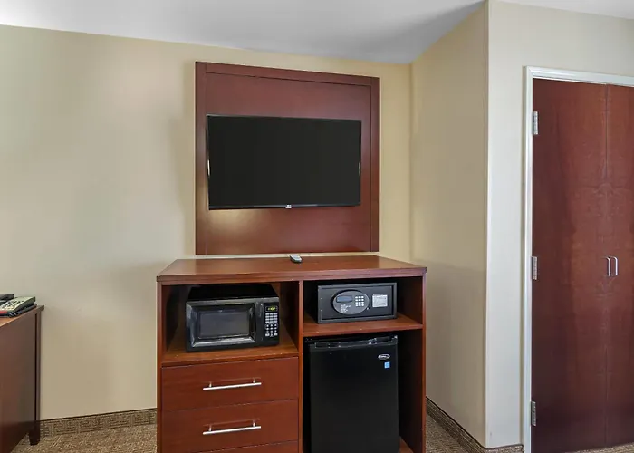 Comfort Suites Savannah Gateway I-95