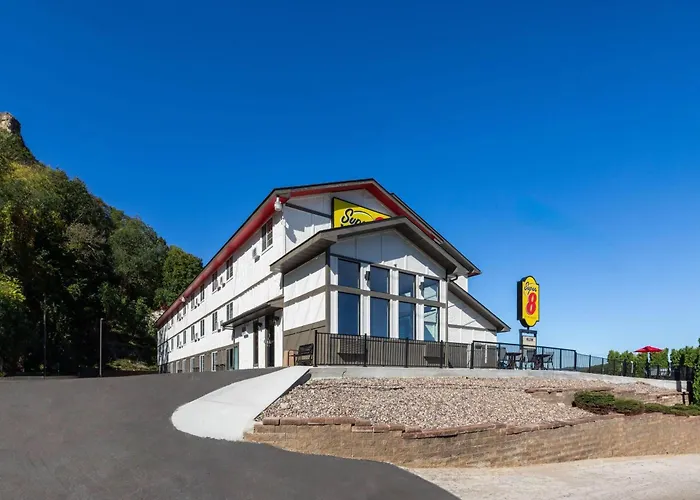 Super 8 By Wyndham Winona Mn