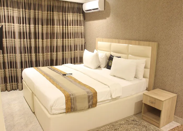 Hotel: H9 Suites