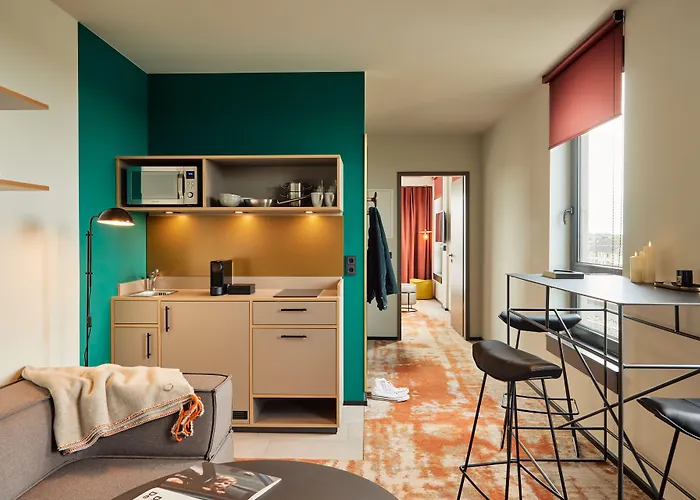 Family Hotel: Hood House