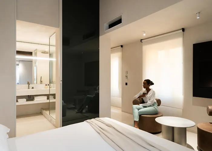 Boutique hotel only: Hotel Scenario