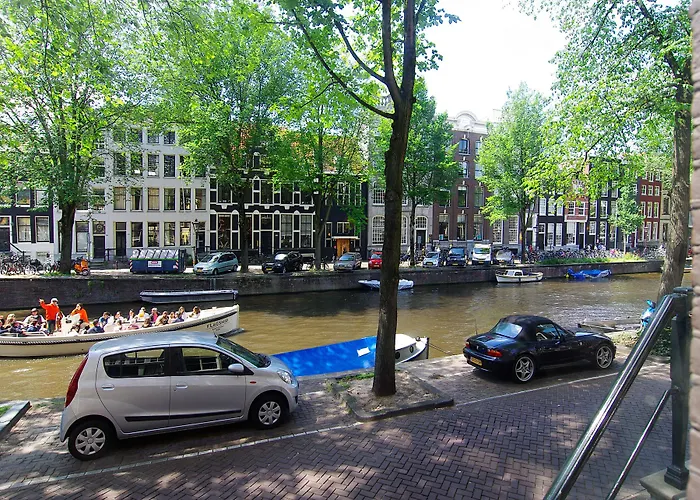 1637: Historic Canal View Suites