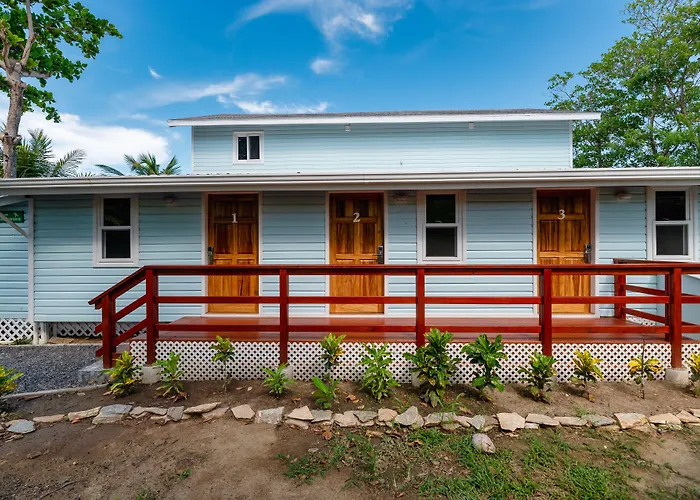 Hotel And Dive Center Roatan Yacht Club