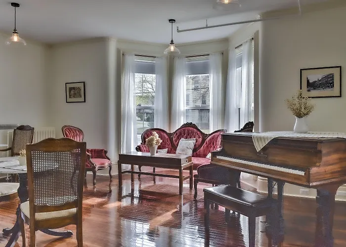 Hotel: The Burrell House