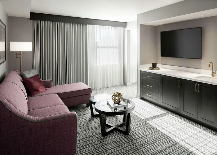 The Axis Moline Hotel, Tapestry Collection By Hilton