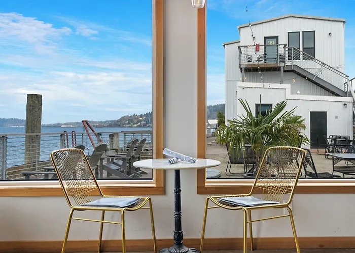 Bowline Hotel