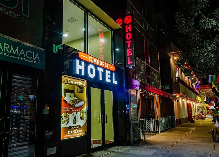 3 star hotels Elmhurst