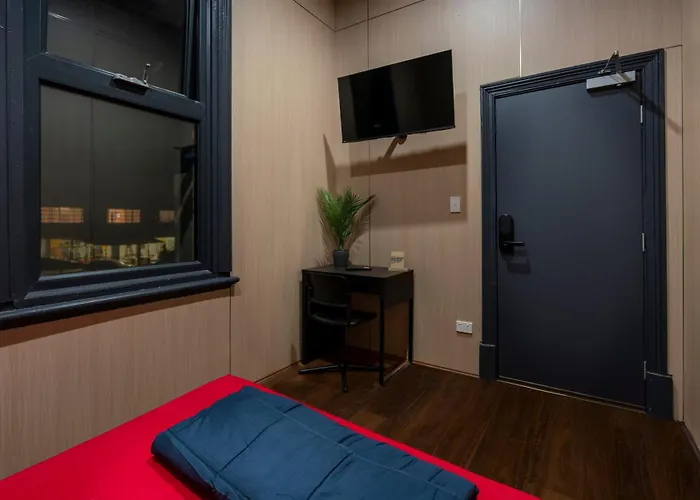 Capsule Perth - Note - Valid Passport Required To Check-In