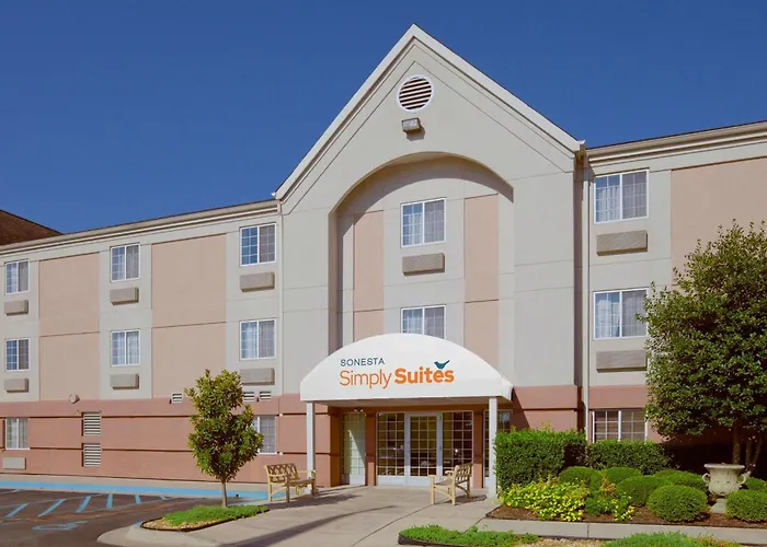 Pet Friendly hotel: Sonesta Simply Suites Huntsville Research Park