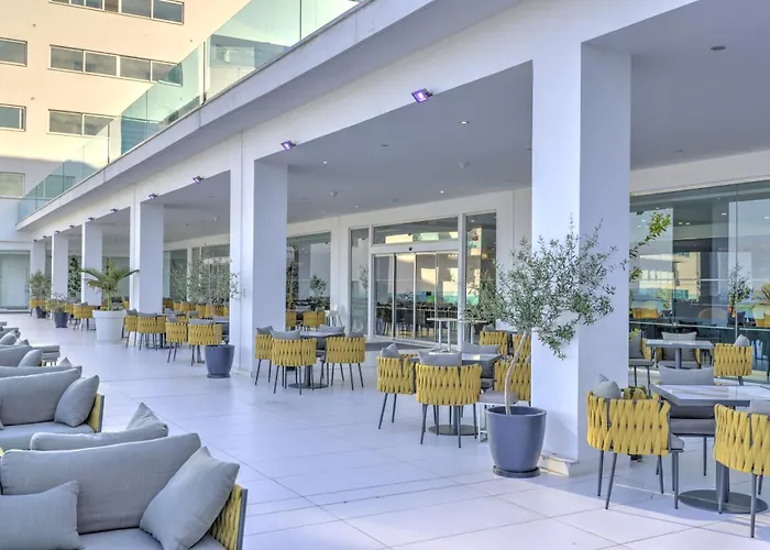 King Evelthon Beach Hotel & Resort
