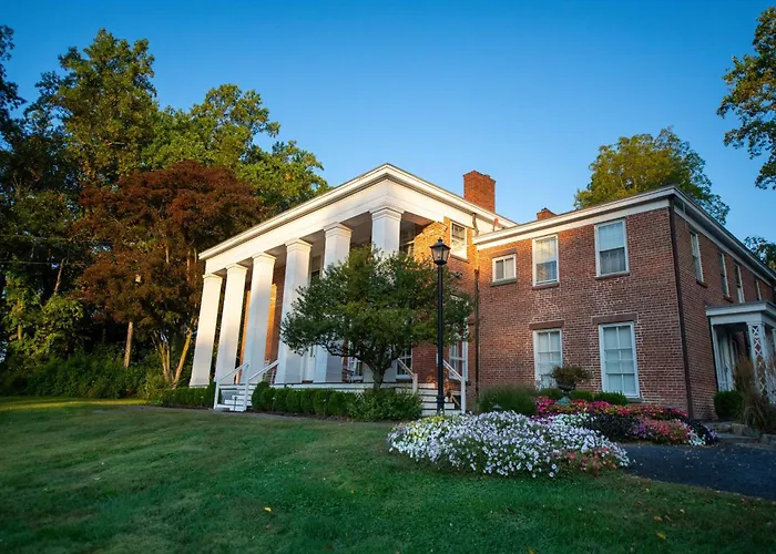Cromwell Manor Inn