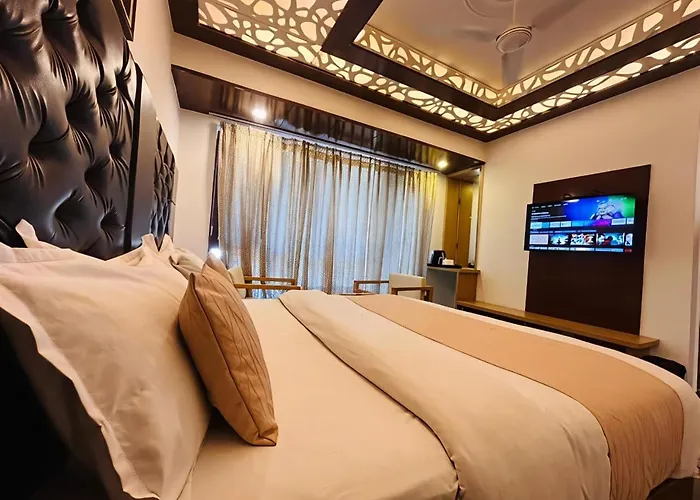 Dwaper Palace A Luxury Property Near Library Chowk, Mussoorie