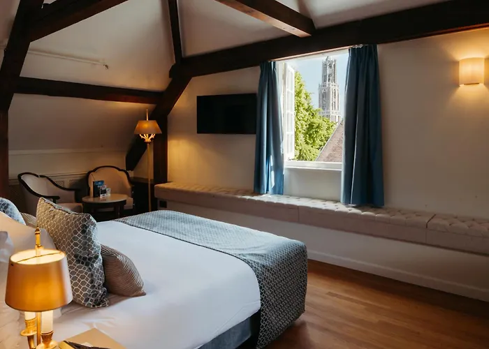 Hotel met zwembad: Grand Hotel Karel V