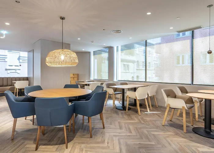 Hotel with pool: Holiday Inn Lisbon By Ihg