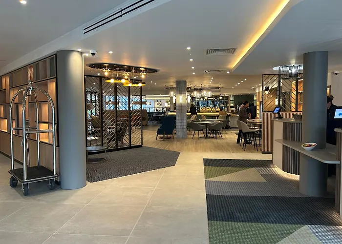 Hotel near College: London Luton Vale Hotel