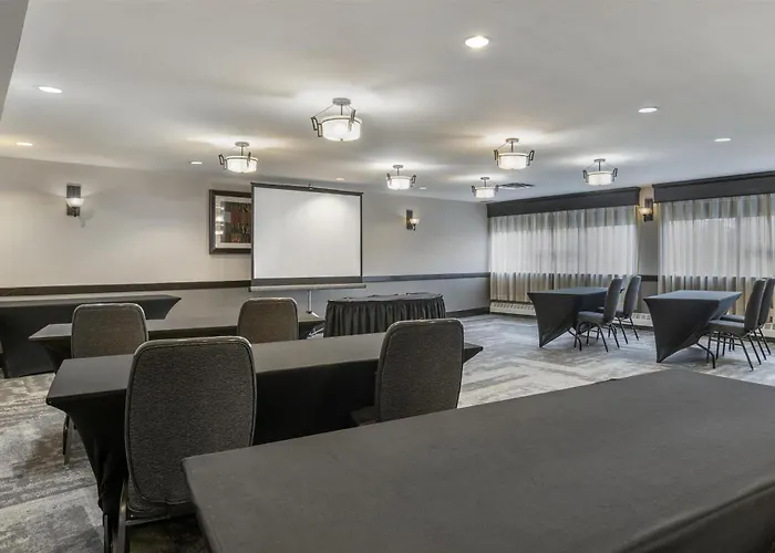 Pet Friendly hotel: Best Western Plus Chocolate Lake Hotel - Halifax