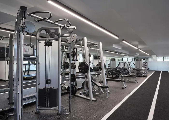 Hotel near College: The Langham Melbourne