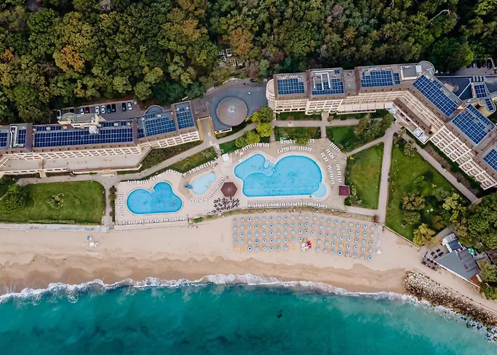 Hotel with view: Hvd Riviera Beach Ultra All Inclusive & Mineral Pool - Private Beach & Free Parking