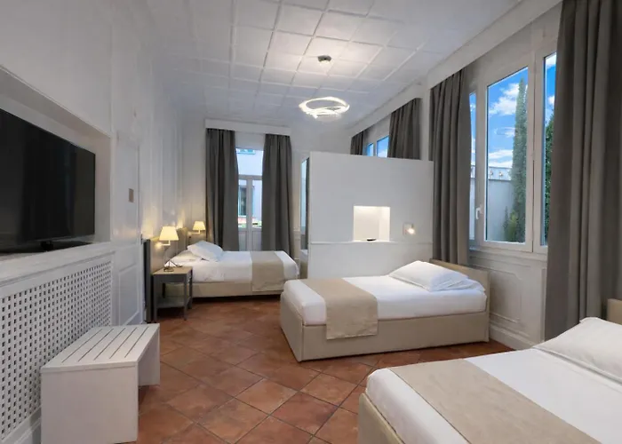 Hotels with a view Aenea Inn
