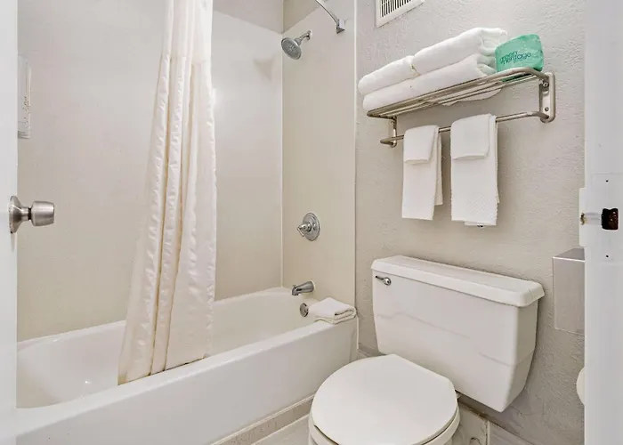 Cheap hotel: Clarion Pointe Galveston - Beachfront