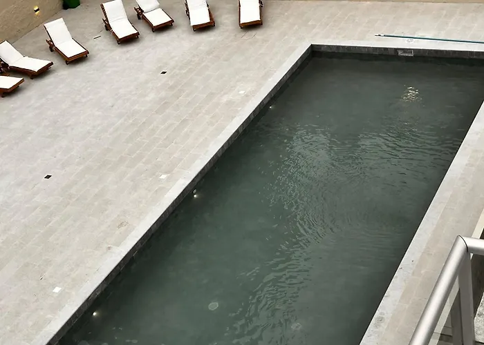 Hotel com piscina: Hotel Florinda